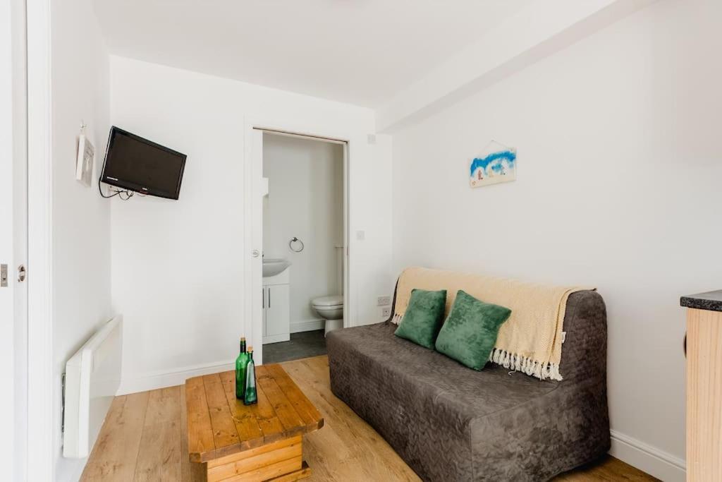 Apartment & Sofa Bed *